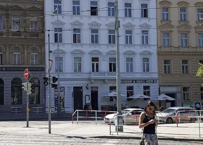 Namesti Miru